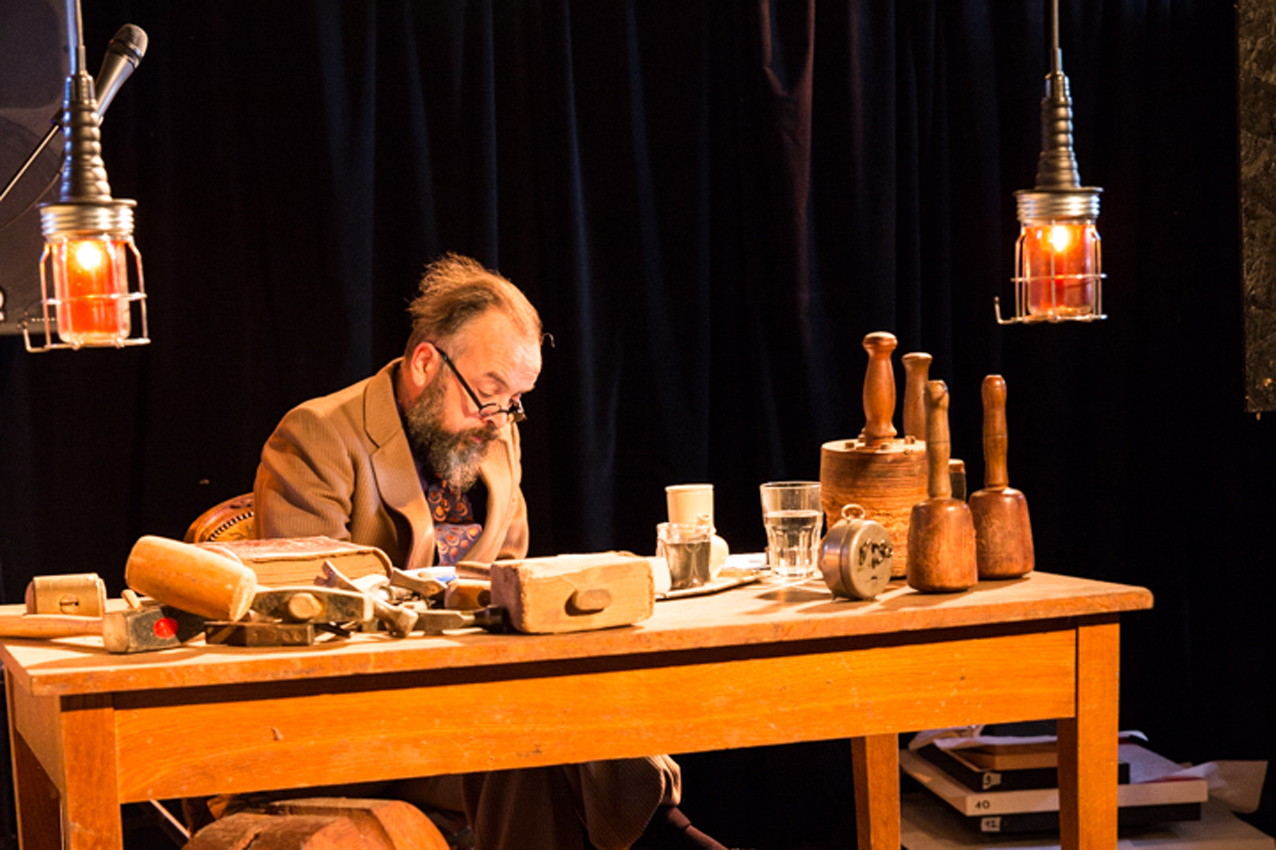 artiste;cirque;forain;auteur;peintre; theatre;accueil;residence;repas;cuisine;jardin;atelier;bois;metal;construction:creation;performance;couture;stage;bretagne;finistere;plogonnec;france;lesmel;echange;partage;pain;four;bus;bus;arret;fabrique;ligne21;recette;jonglage;clown;comedien;chapiteau;convivial;lieu;experimentation;machine;espace;travail;bourgeau;creation;calme;chaleureux;sculpteur;spectacle